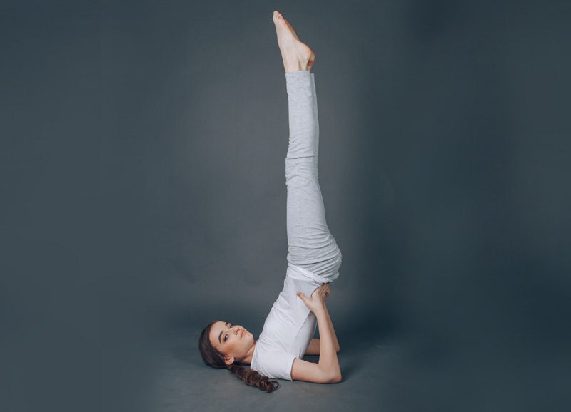 ساروانگ اسانا Sarvāṅgāsana