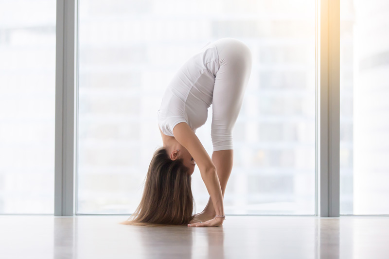  خم به جلوها (Forward Bends)